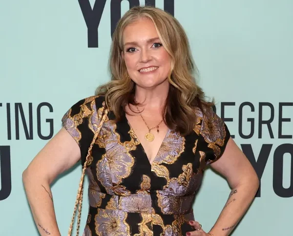Net Worth of Colleen Hoover: Full Biography, Income Breakdown, and Life Story
